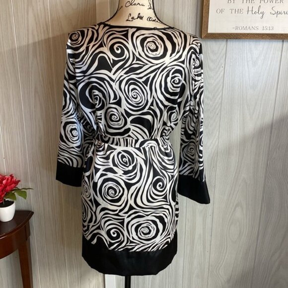 Allison Taylor Black and White Sheath Dress with Bell Sleeves - Picture 3 of 9
